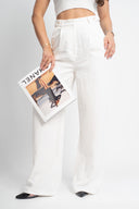 Прав панталон в бяло и детайл Dried Magnolia